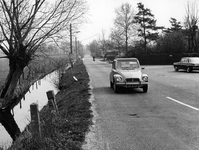 847629 Gezicht over de Groenekanseweg te Groenekan.